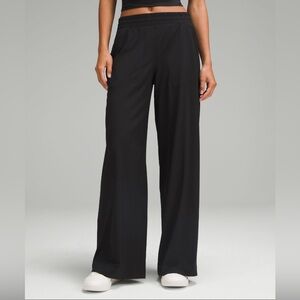 Lululemon Mid-Rise Wide-Leg pant